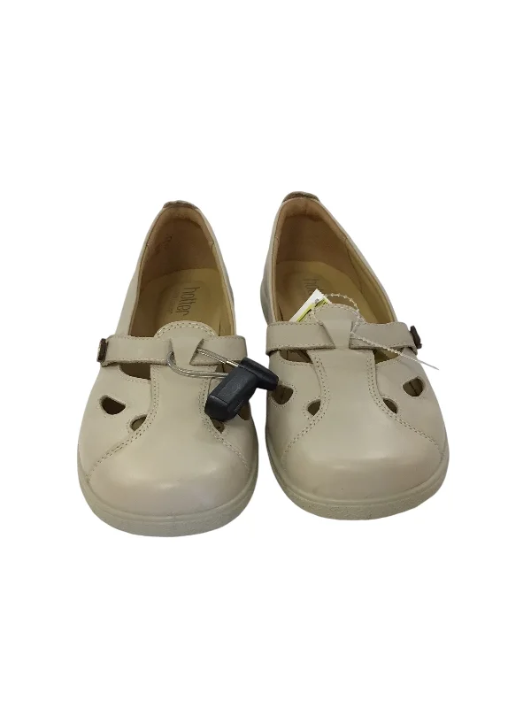 Shoes Flats By Clothes Mentor In Cream, Size: 8.5