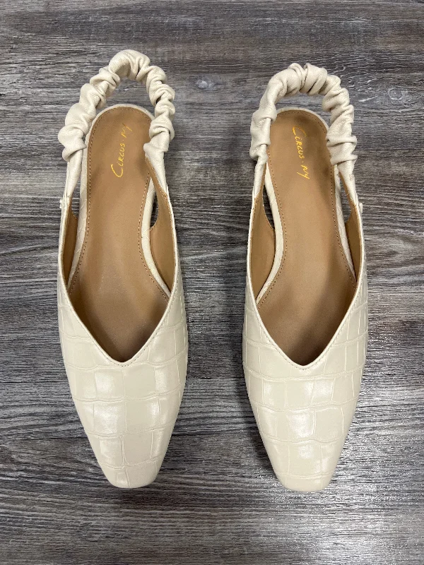 Shoes Flats By Cmc In Cream, Size: 8.5