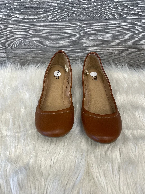 Shoes Flats By Mossimo In Brown, Size: 7